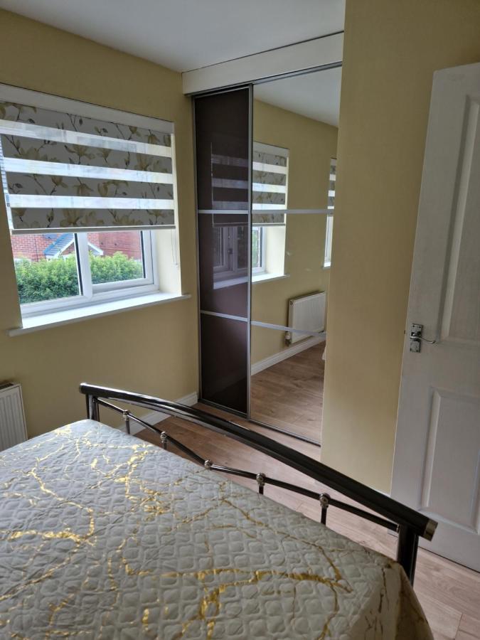 Private Room Manchester Exterior photo